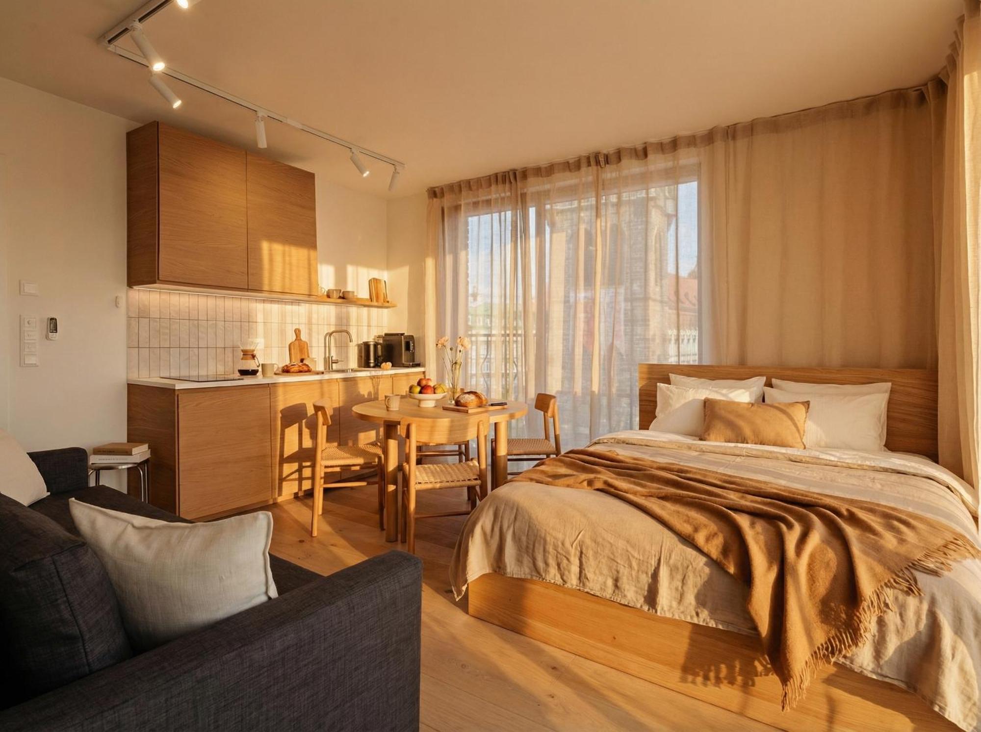 Turnkey I Henry'S Tower Apartments — Photos 3